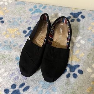 Women’s Black Toms